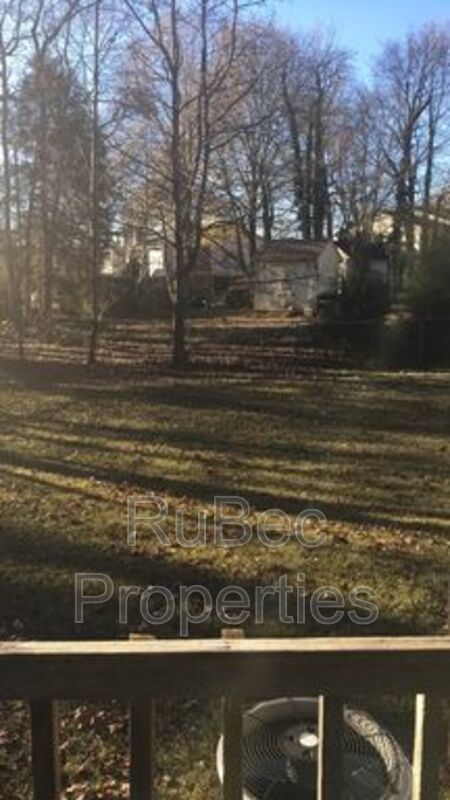 Three bedroom Single Family House property image
