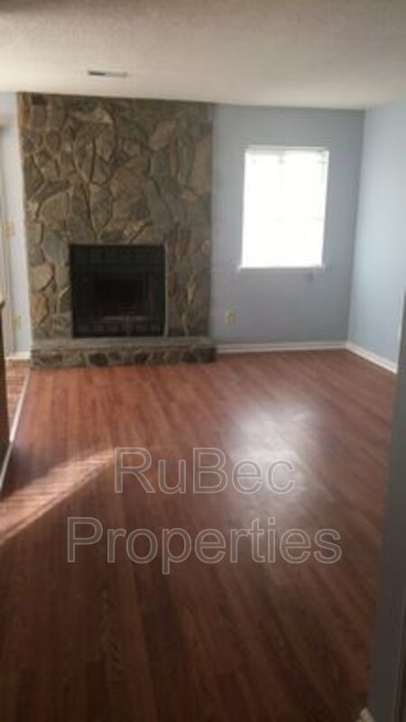 Three bedroom Single Family House property image