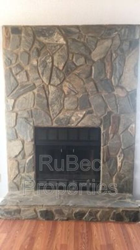 Three bedroom Single Family House property image