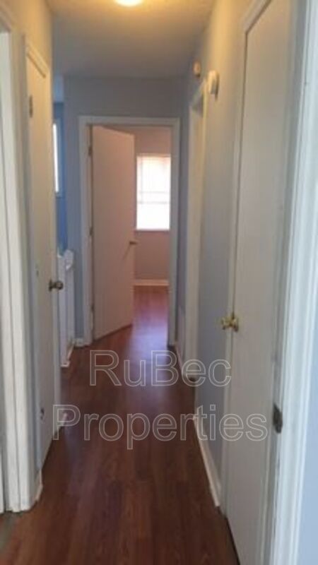 Three bedroom Single Family House property image