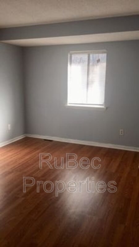 Three bedroom Single Family House property image
