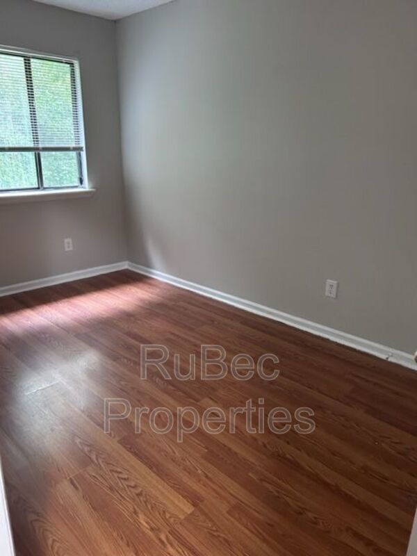 Three bedroom Single Family House property image