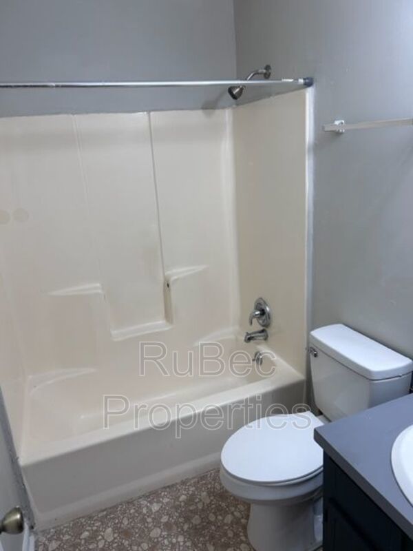 Three bedroom Single Family House property image