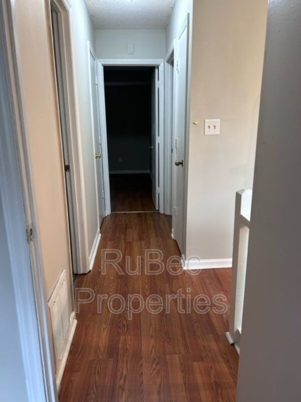 Three bedroom Single Family House property image