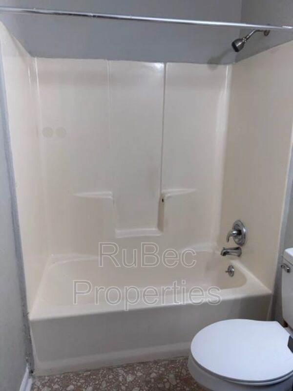 Three bedroom Single Family House property image