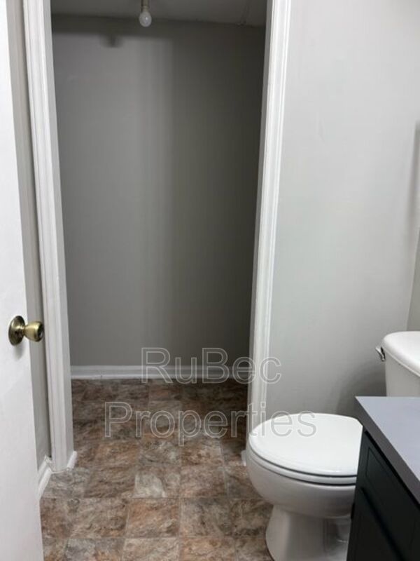Three bedroom Single Family House property image