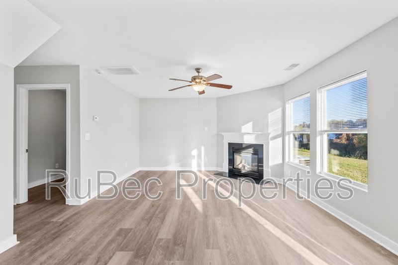 Spacious Northlake Home Offering Style, Comfort & Convenience! property image