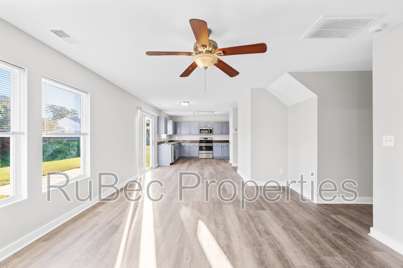 Spacious Northlake Home Offering Style, Comfort & Convenience! property image