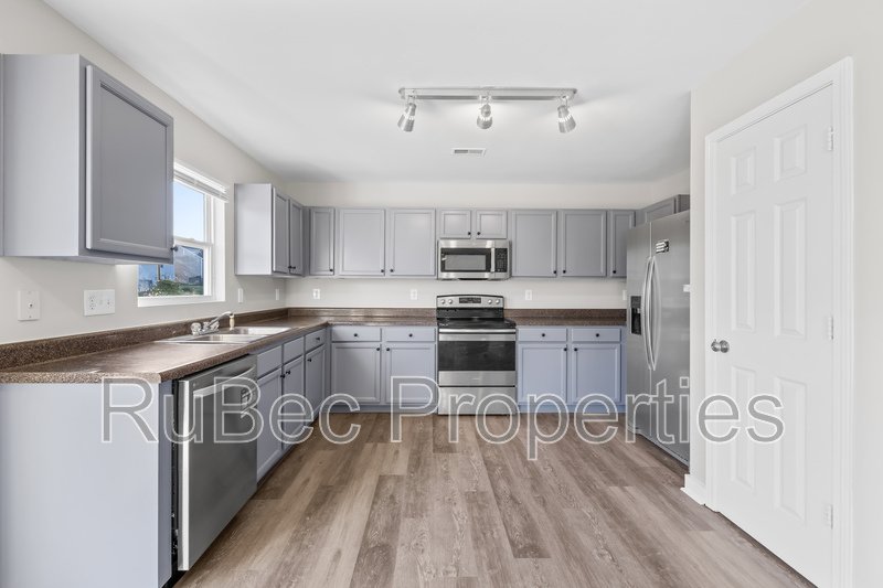 Spacious Northlake Home Offering Style, Comfort & Convenience! property image