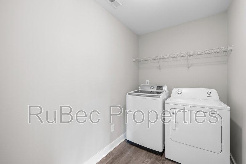 Spacious Northlake Home Offering Style, Comfort & Convenience! property image