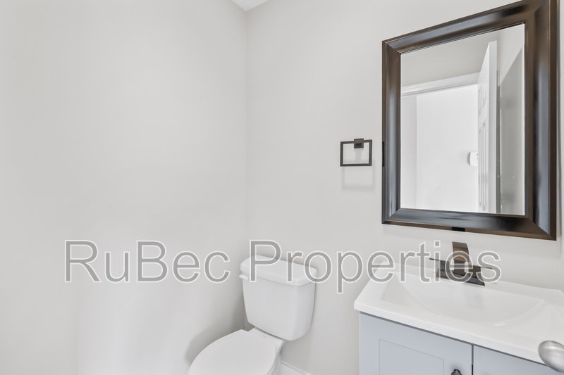 Spacious Northlake Home Offering Style, Comfort & Convenience! property image