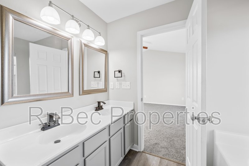 Spacious Northlake Home Offering Style, Comfort & Convenience! property image