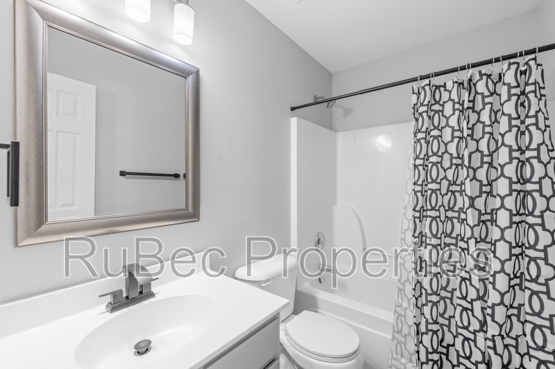 Spacious Northlake Home Offering Style, Comfort & Convenience! property image