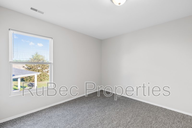 Spacious Northlake Home Offering Style, Comfort & Convenience! property image