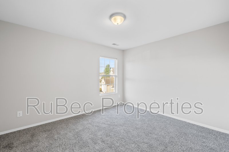 Spacious Northlake Home Offering Style, Comfort & Convenience! property image