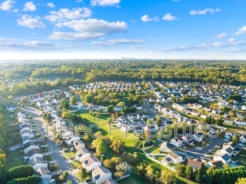 Spacious Northlake Home Offering Style, Comfort & Convenience! property image