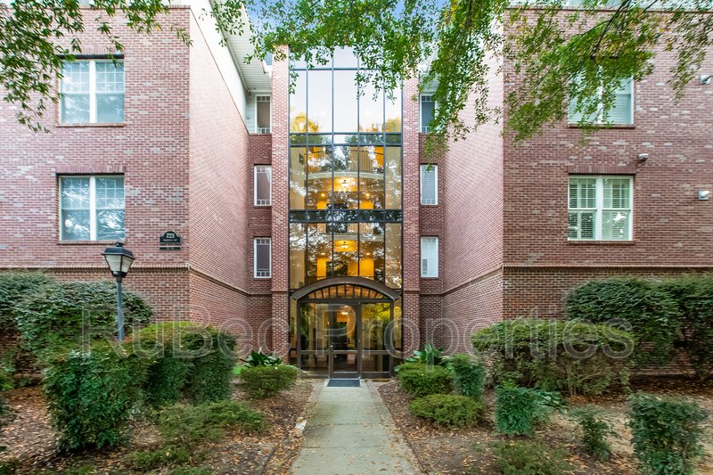 Live in the Heart of Historic Dilworth – Walkable, Stylish & Full of Charm!  ⭐️MOVE IN SPECIAL $500 OFF FIRST FULL MONTH💰⭐️🗝️ property image