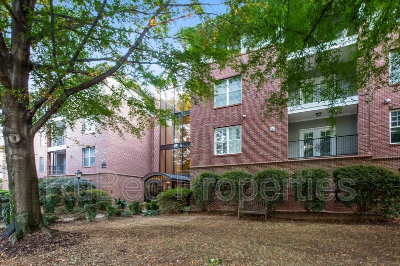 Live in the Heart of Historic Dilworth – Walkable, Stylish & Full of Charm!  ⭐️MOVE IN SPECIAL $500 OFF FIRST FULL MONTH💰⭐️🗝️ property image