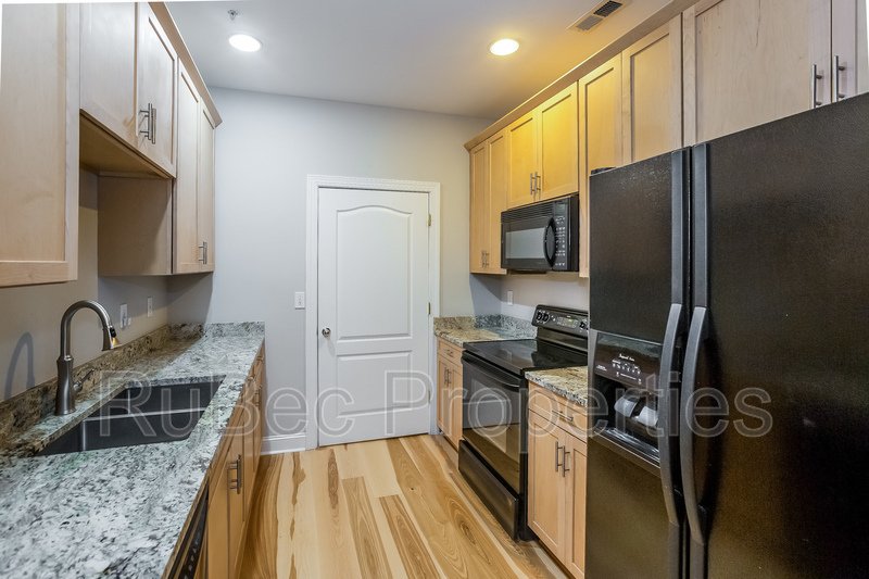 Live in the Heart of Historic Dilworth – Walkable, Stylish & Full of Charm!  ⭐️MOVE IN SPECIAL $500 OFF FIRST FULL MONTH💰⭐️🗝️ property image