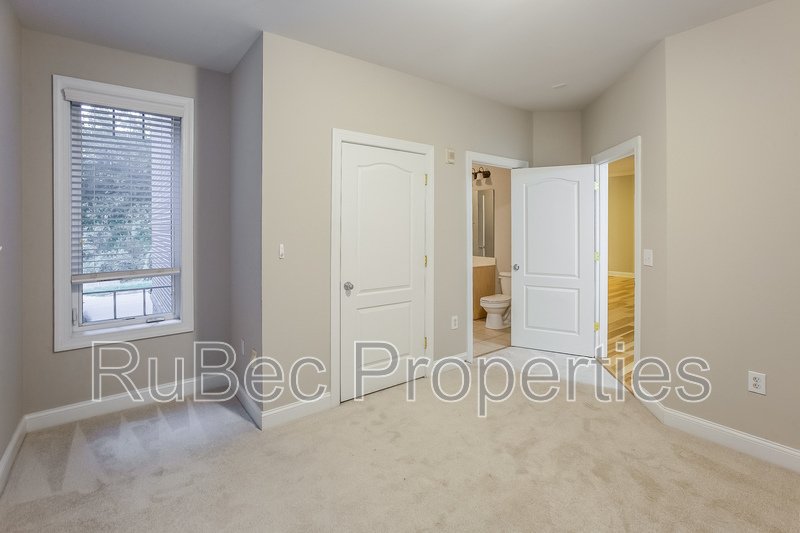 Live in the Heart of Historic Dilworth – Walkable, Stylish & Full of Charm!  ⭐️MOVE IN SPECIAL $500 OFF FIRST FULL MONTH💰⭐️🗝️ property image