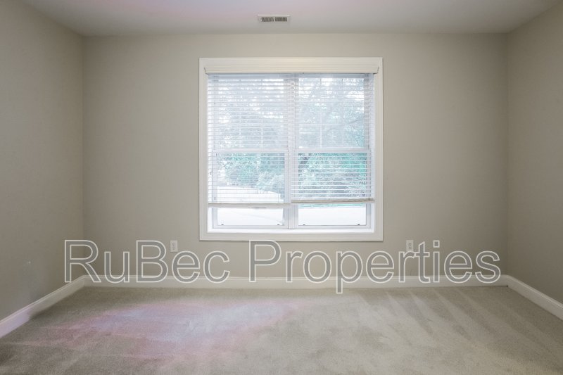 Live in the Heart of Historic Dilworth – Walkable, Stylish & Full of Charm!  ⭐️MOVE IN SPECIAL $500 OFF FIRST FULL MONTH💰⭐️🗝️ property image