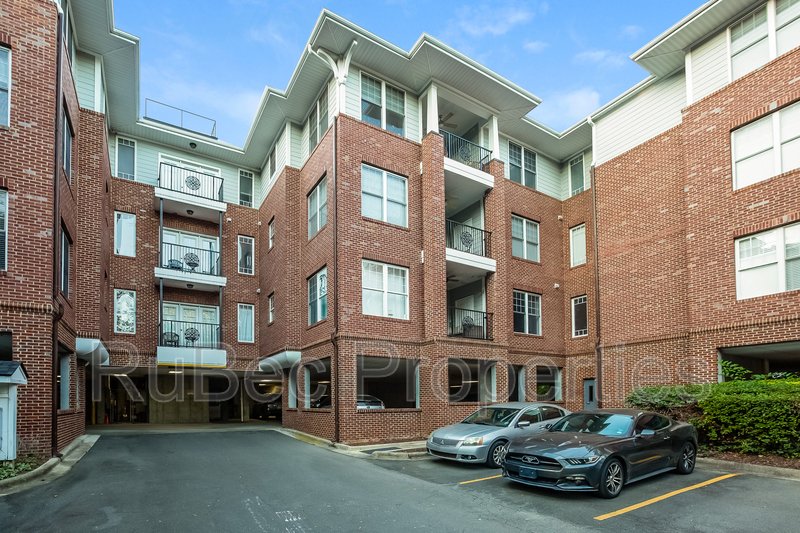 Live in the Heart of Historic Dilworth – Walkable, Stylish & Full of Charm!  ⭐️MOVE IN SPECIAL $500 OFF FIRST FULL MONTH💰⭐️🗝️ property image