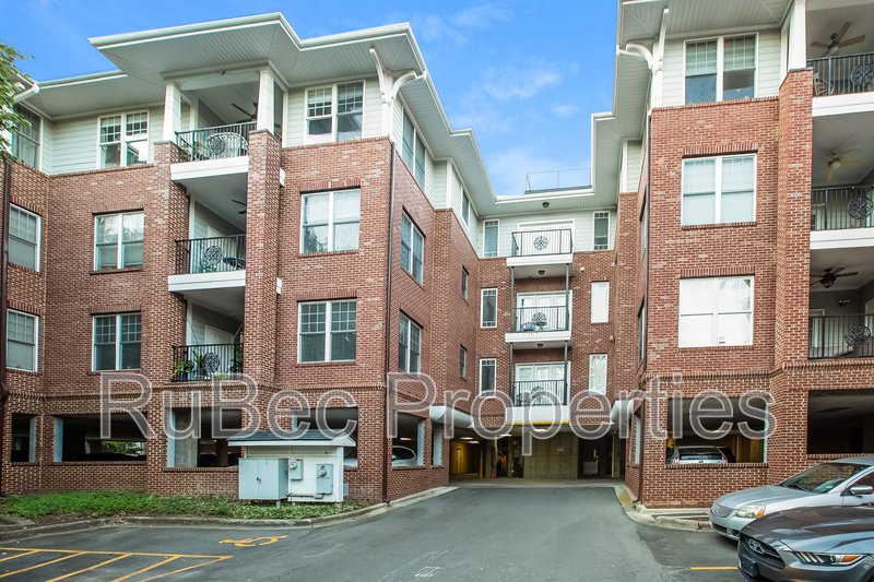 Live in the Heart of Historic Dilworth – Walkable, Stylish & Full of Charm!  ⭐️MOVE IN SPECIAL $500 OFF FIRST FULL MONTH💰⭐️🗝️ property image