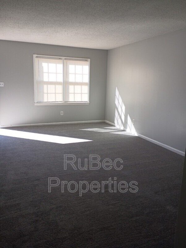 AVAILABLE NOW! Lovely town-home property image