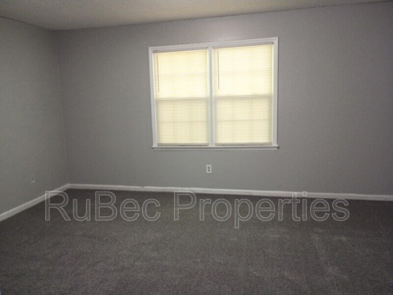 AVAILABLE NOW! Lovely town-home property image