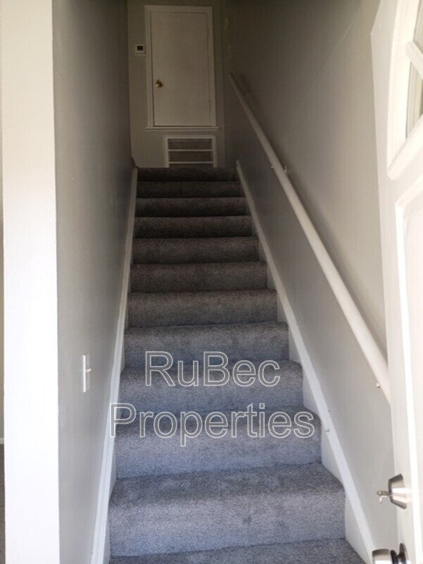 AVAILABLE NOW! Lovely town-home property image