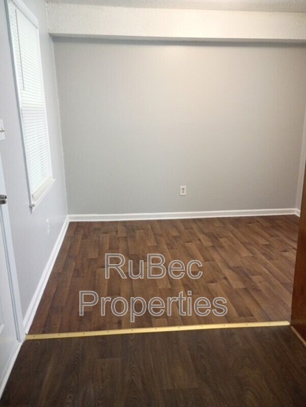 AVAILABLE NOW! Lovely town-home property image