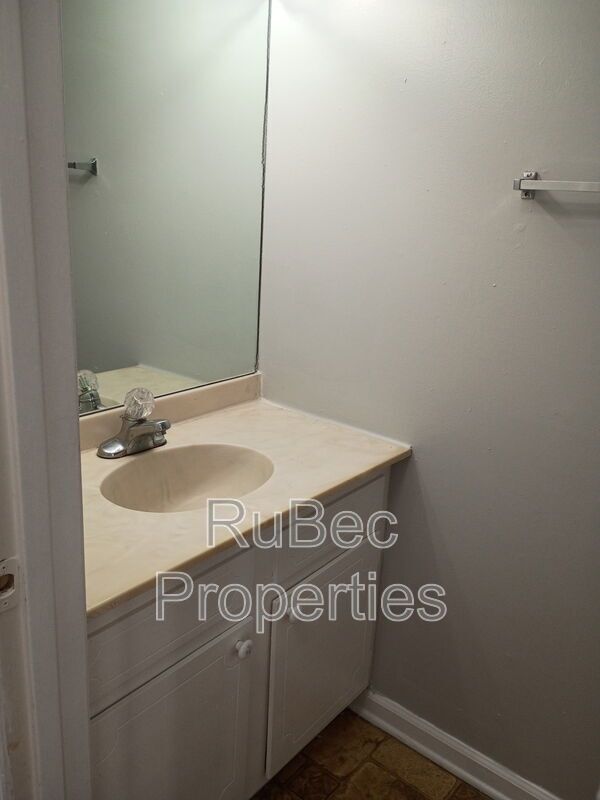 AVAILABLE NOW! Lovely town-home property image