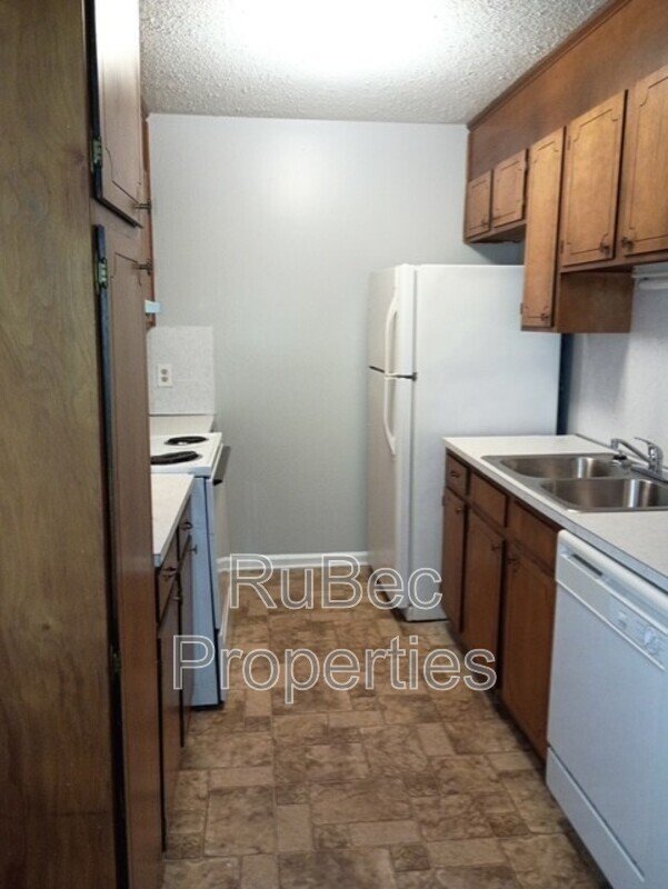 AVAILABLE NOW! Lovely town-home property image