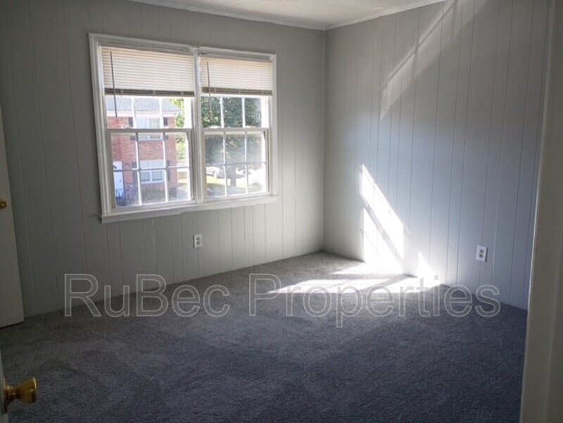 AVAILABLE NOW! Lovely town-home property image