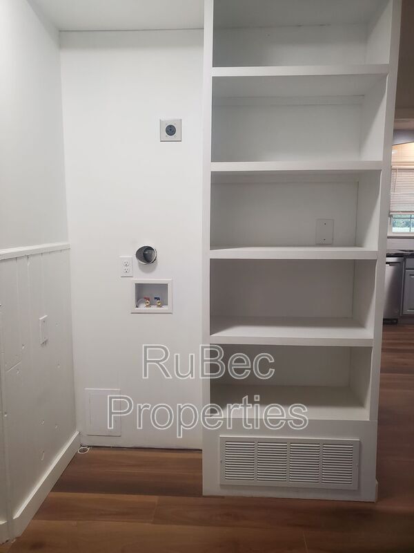 MOVE IN SPECIAL $250 OFF FIRST FULL MONTH!! property image