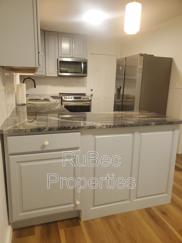 MOVE IN SPECIAL $250 OFF FIRST FULL MONTH!! property image