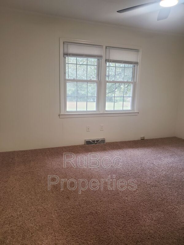 MOVE IN SPECIAL $250 OFF FIRST FULL MONTH!! property image