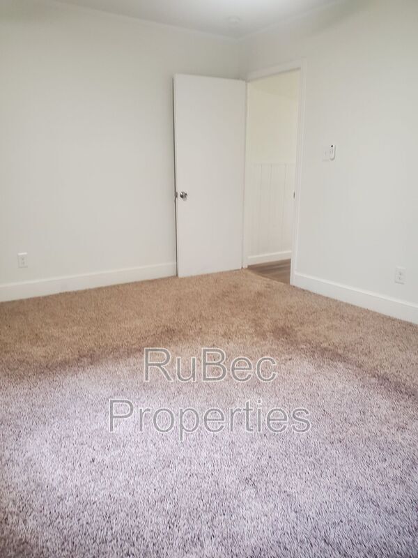 MOVE IN SPECIAL $250 OFF FIRST FULL MONTH!! property image