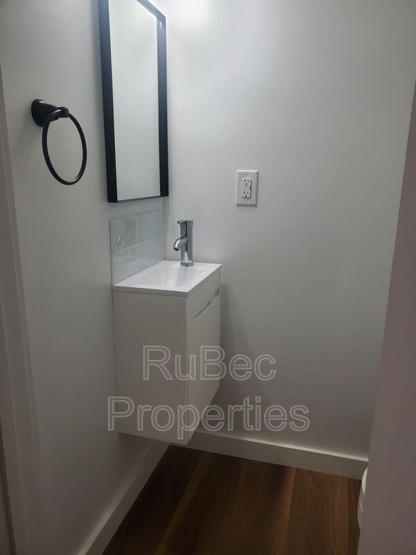 MOVE IN SPECIAL $250 OFF FIRST FULL MONTH!! property image