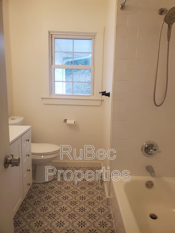 MOVE IN SPECIAL $250 OFF FIRST FULL MONTH!! property image