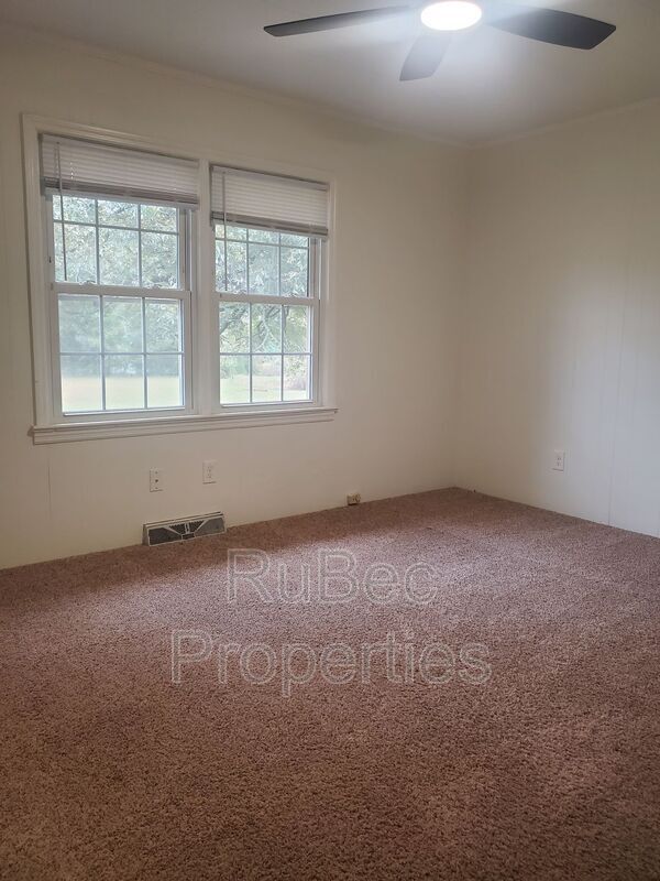 MOVE IN SPECIAL $250 OFF FIRST FULL MONTH!! property image