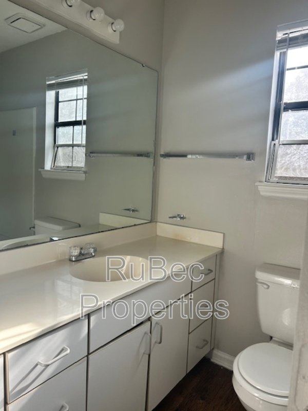 Available 3 bedroom/ 2 bathroom Home! property image