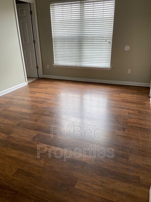 Coming Soon! 3 bedroom/ 2.5 bathroom Townhouse property image