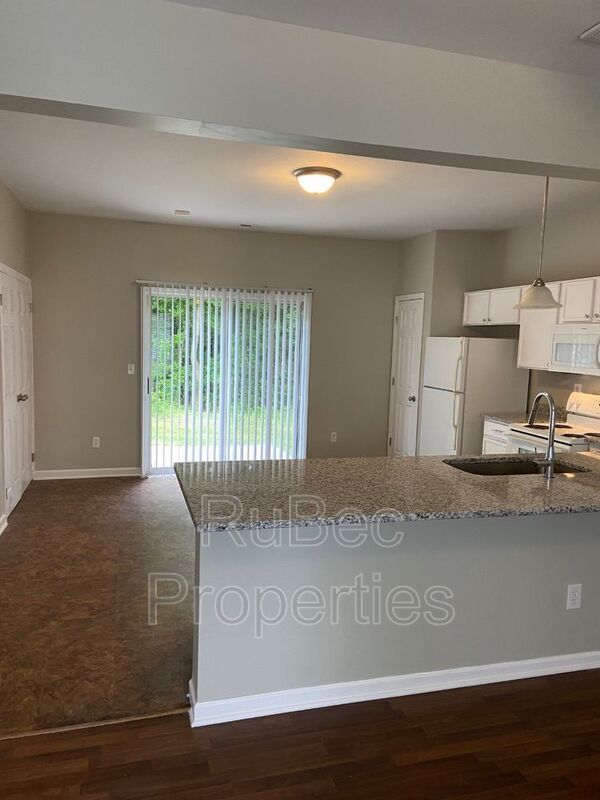 Coming Soon! 3 bedroom/ 2.5 bathroom Townhouse property image