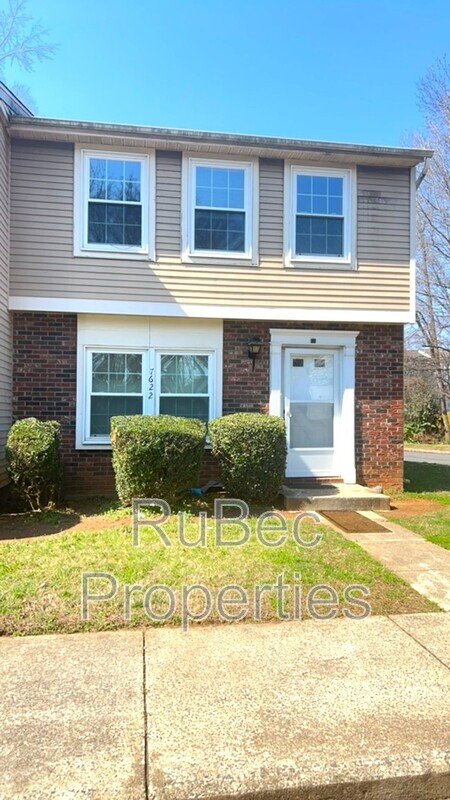 Coming Soon! Three Bedroom Townhome!! property image