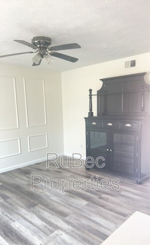 Coming Soon! Three Bedroom Townhome!! property image