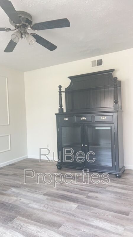 Coming Soon! Three Bedroom Townhome!! property image