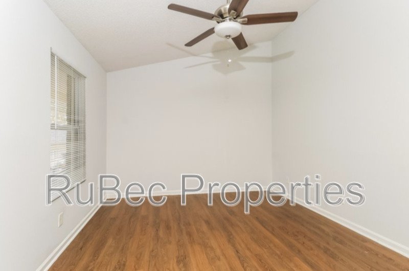 MOVE IN SPECIAL!! 2  Bedroom Apartment property image