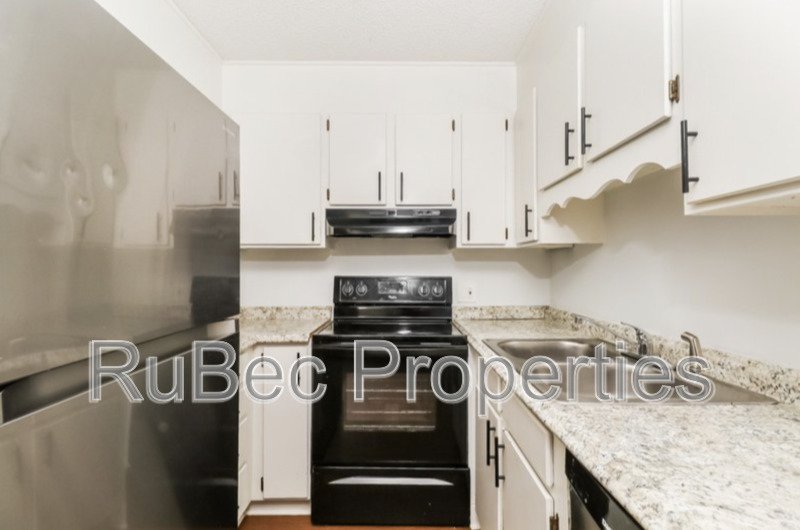 MOVE IN SPECIAL!! 2  Bedroom Apartment property image