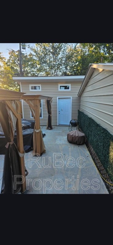 Close to Uptown Condo Feeling..Without the close to Uptown Condo Price! property image